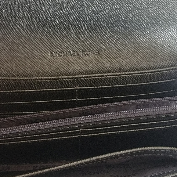 MICHAEL KORS GREY/PEWTER WOMEN'S WALLET - Picture 4 of 7